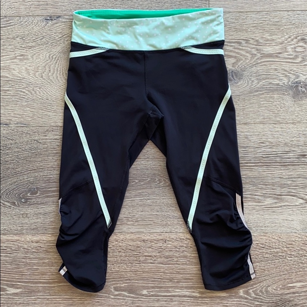 Lululemon Running Crop w Mint Detail